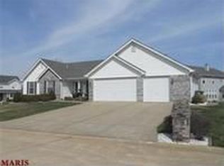 864 Rambling Pine Dr, Saint Charles, MO 63303