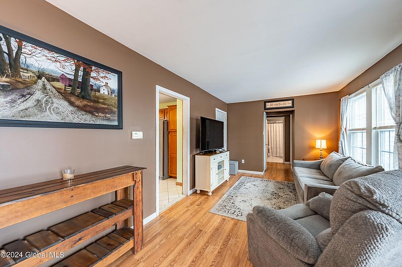 3rd image of 714 Curry Road