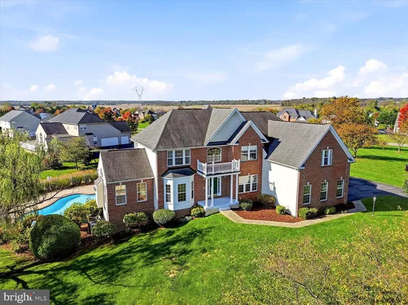 230 Hemlock Dr, Charles Town, WV 25414