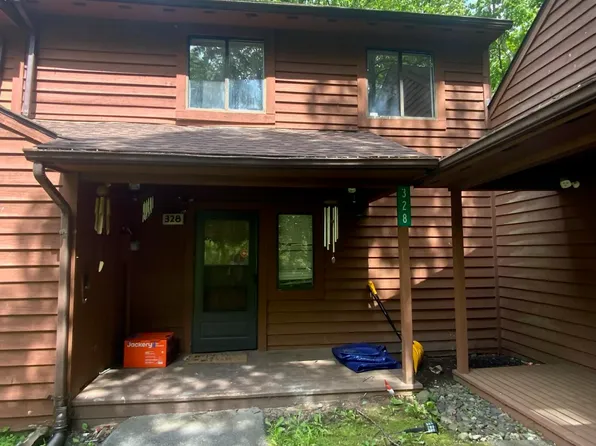 328 Crewe Ct, Bushkill, PA 18324