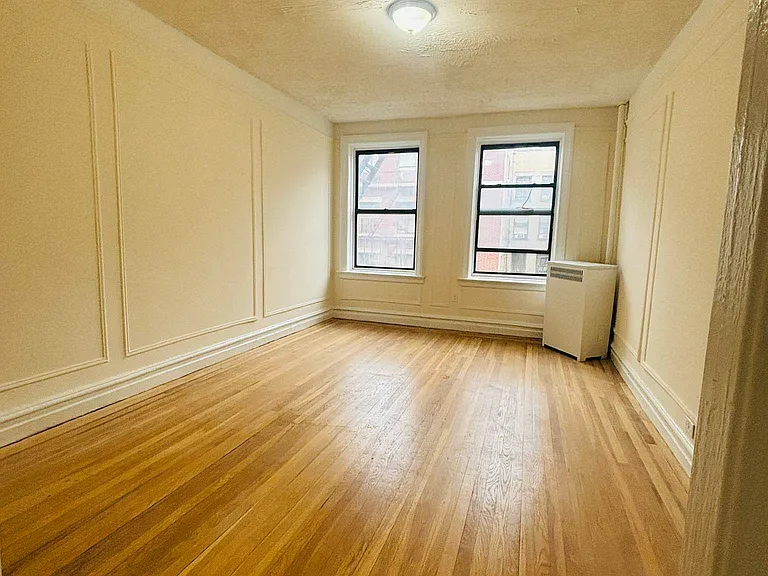 860 W 181st St #47A — Photo 2