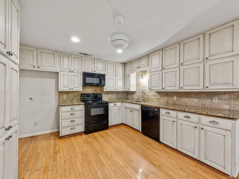 121 Lake Vis W — Photo 11