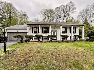 27 Bright Oaks Cir, Rochester, NY 14624
