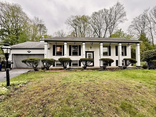 27 Bright Oaks Cir, Rochester, NY 14624