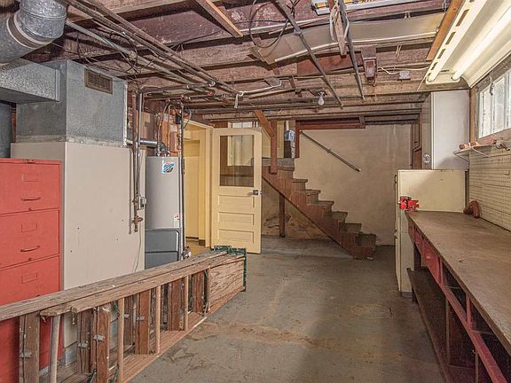 5th image of 349 SW 2nd St