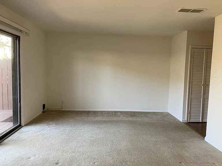 215 East Ct #215 — Photo 9