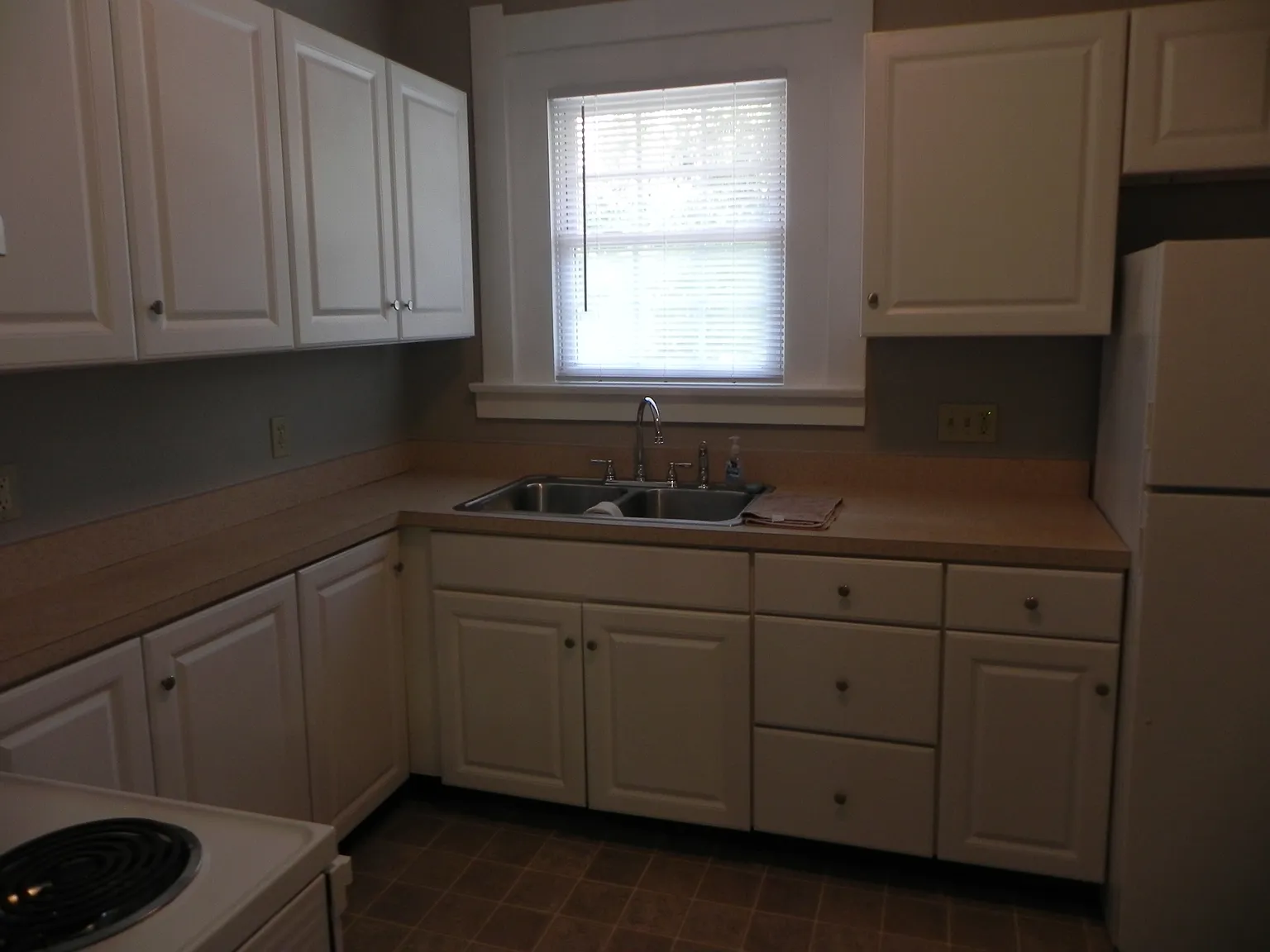 2 bed, 1050 sqft, $950 — Photo 2