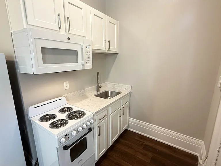 2724 Jefferson Ave — Photo 1