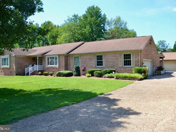 1326 Heatherstone Dr, Fredericksburg, VA 22407