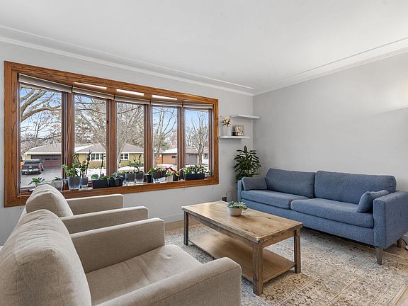 5th image of 219 Demar Ave