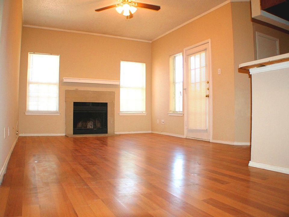 1st image of 1700 Amelia Ct #2