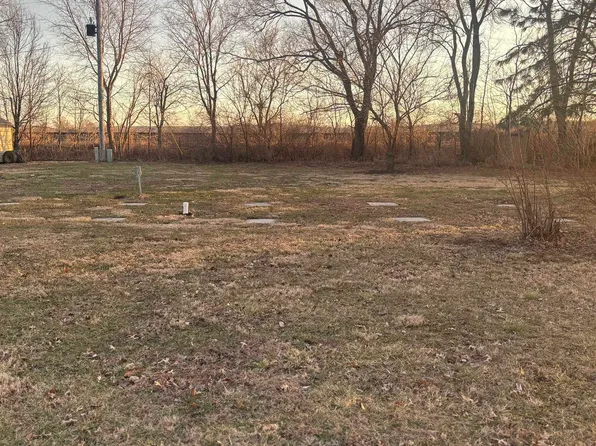 908 Harland Ct, Perry, KS 66073