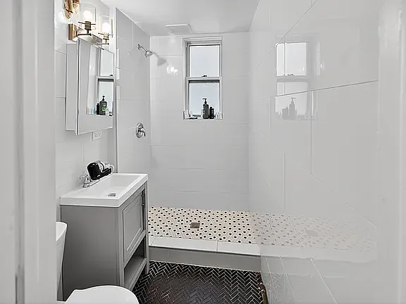 1112 Garnett Pl #1 — Photo 3