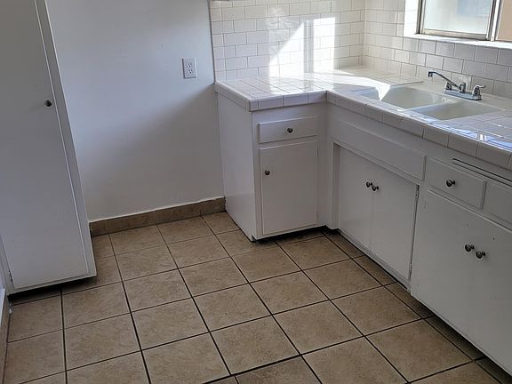 4th image of 7332 Variel Ave