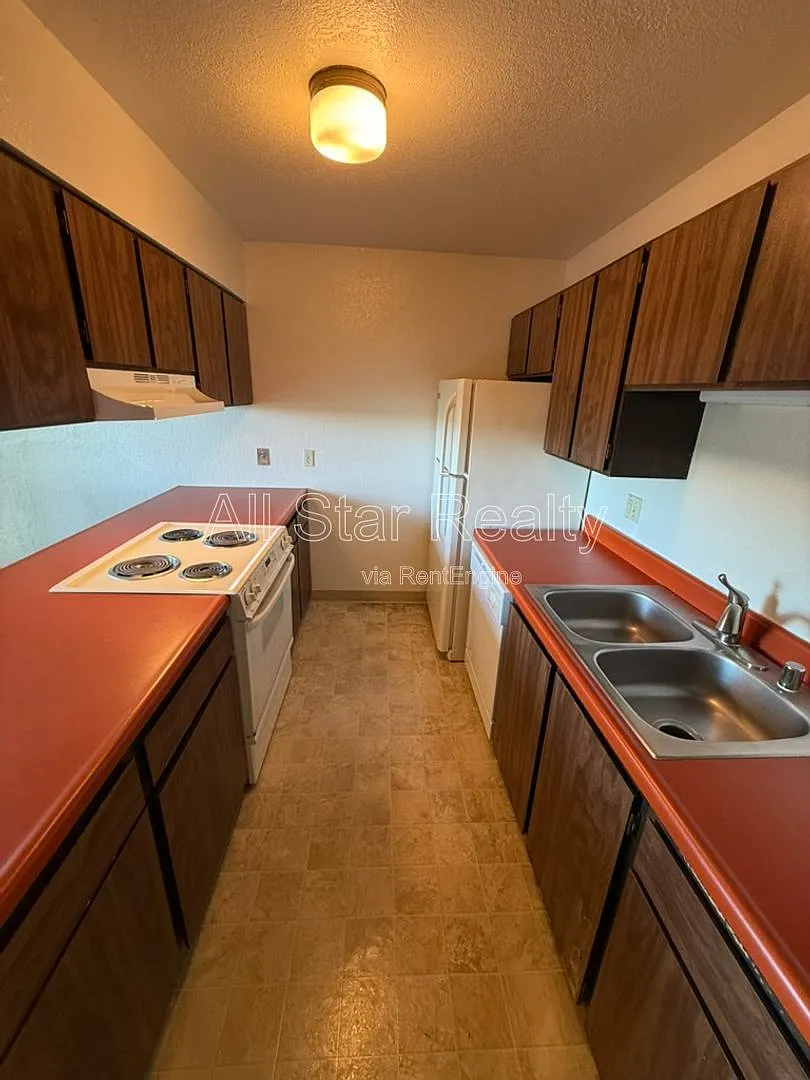 Norseman Apartments — Photo 3