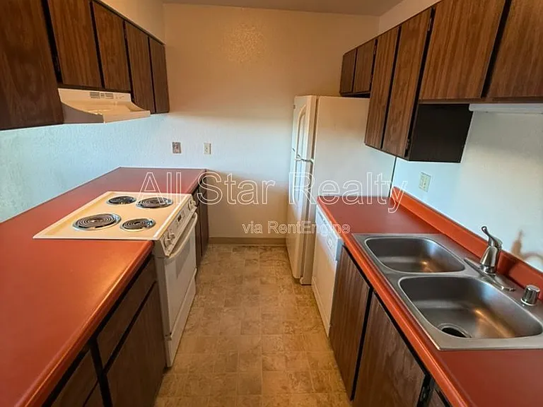 Norseman Apartments — Photo 15