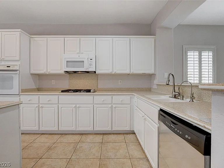 2521 Evansville Ave — Photo 9