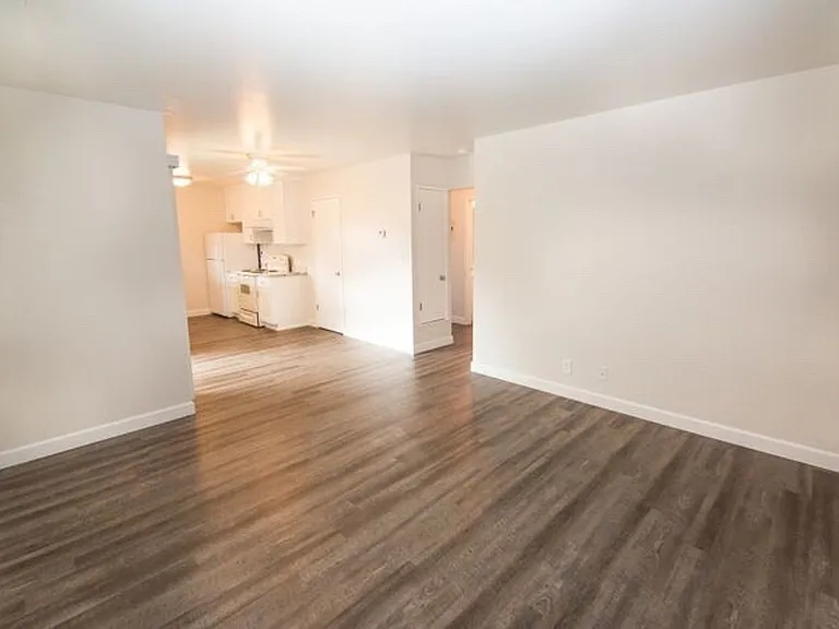 520 University Ave — Photo 3
