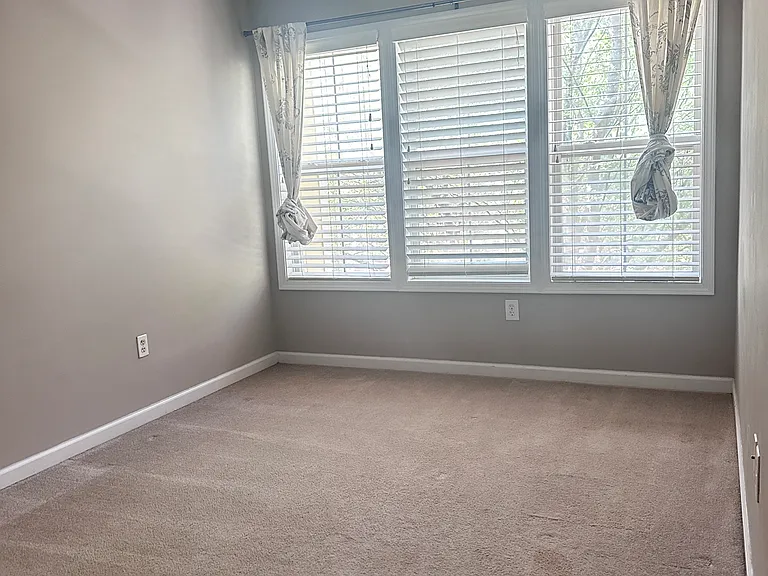 407 Heritage Village Ln — Photo 8