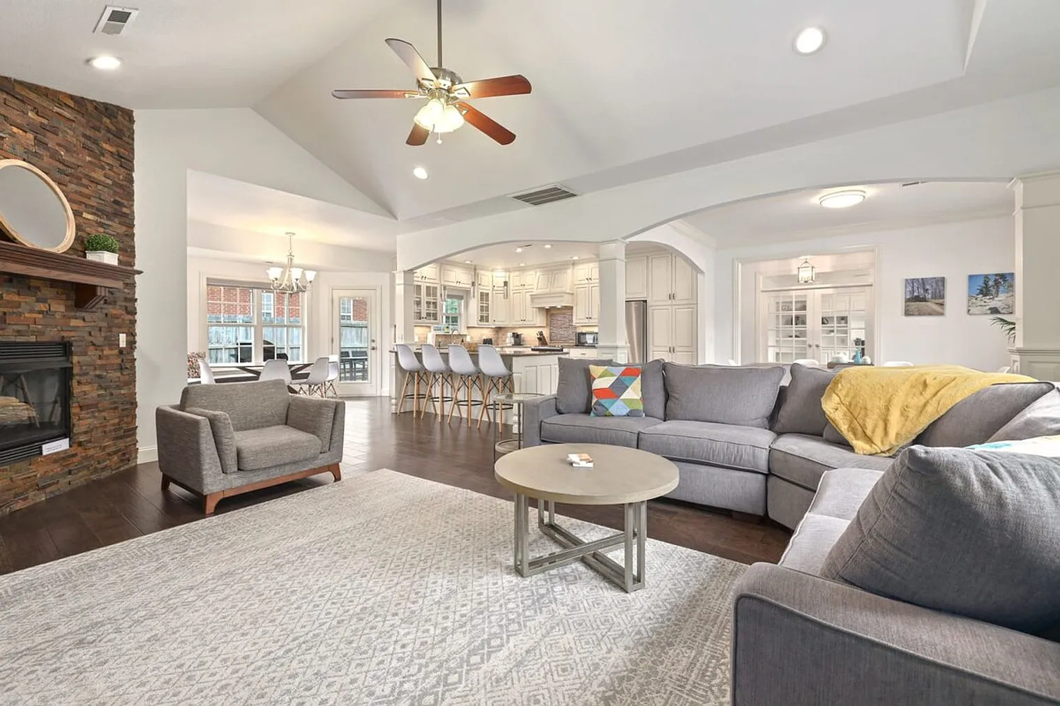 4 bed, 2.0 bath, 2938 sqft, $3,976 — Photo 1