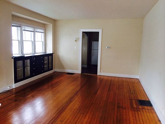 3rd image of 619 N Chester Ave
