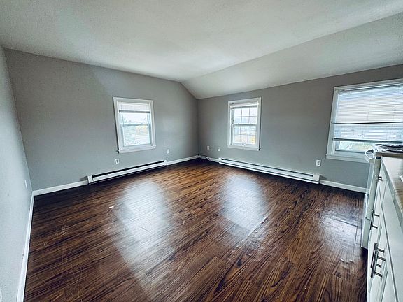 3rd image of 420 Wellington Ave APT 3A