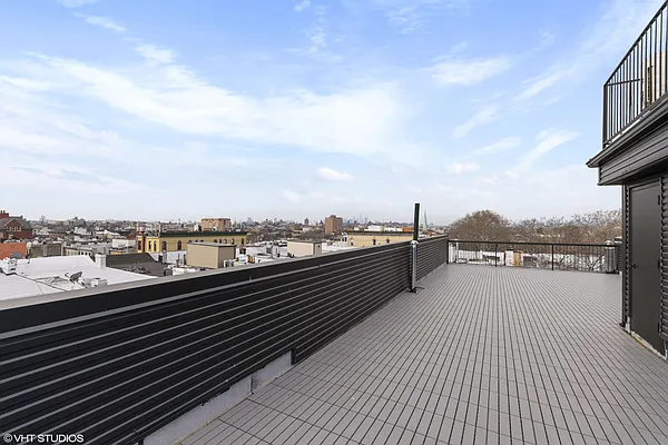 Rented by Venn NY Inc | media 21