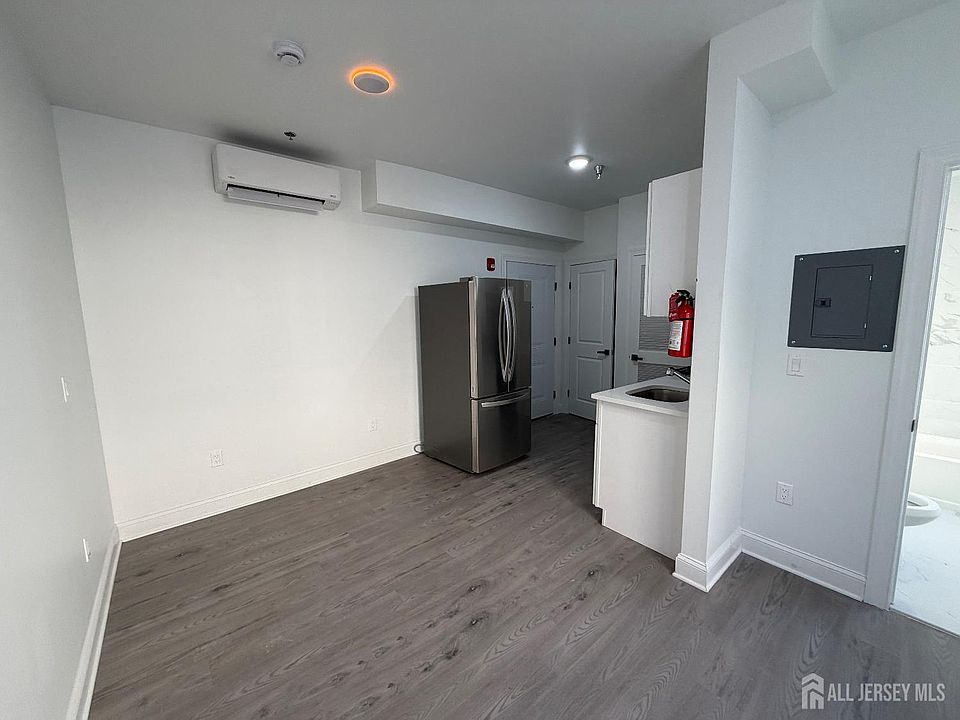 2nd image of 103 Bayard St Suite 2