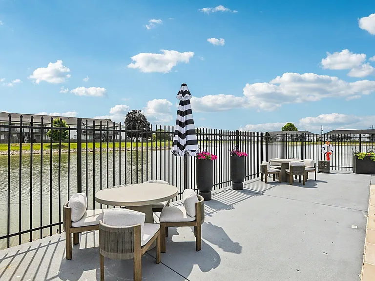 Lake Castleton Apartments — Photo 6