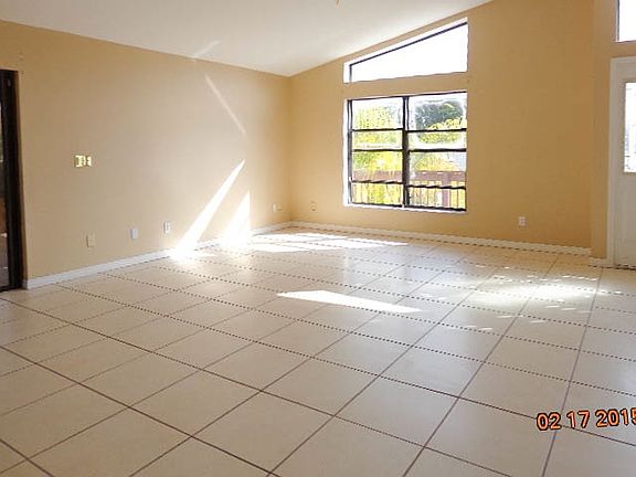 4th image of 128 Silver Hill Ln