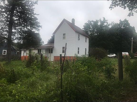 3rd image of 613 Pine St