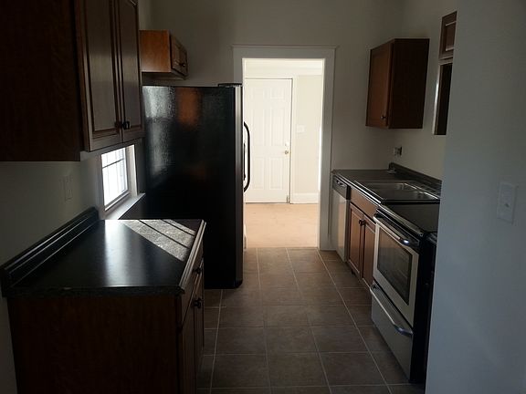 3rd image of 402 Brown Ave