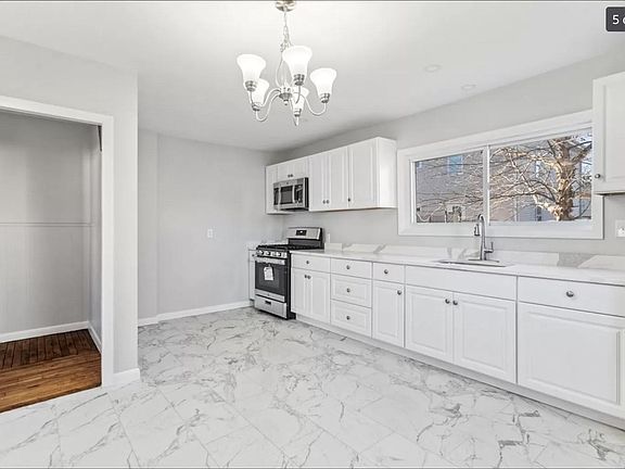 3rd image of 76 Spencer St #B