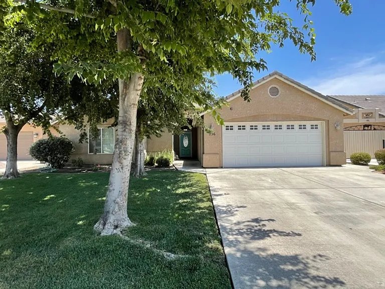 236 S Argyle Pl — Photo 2
