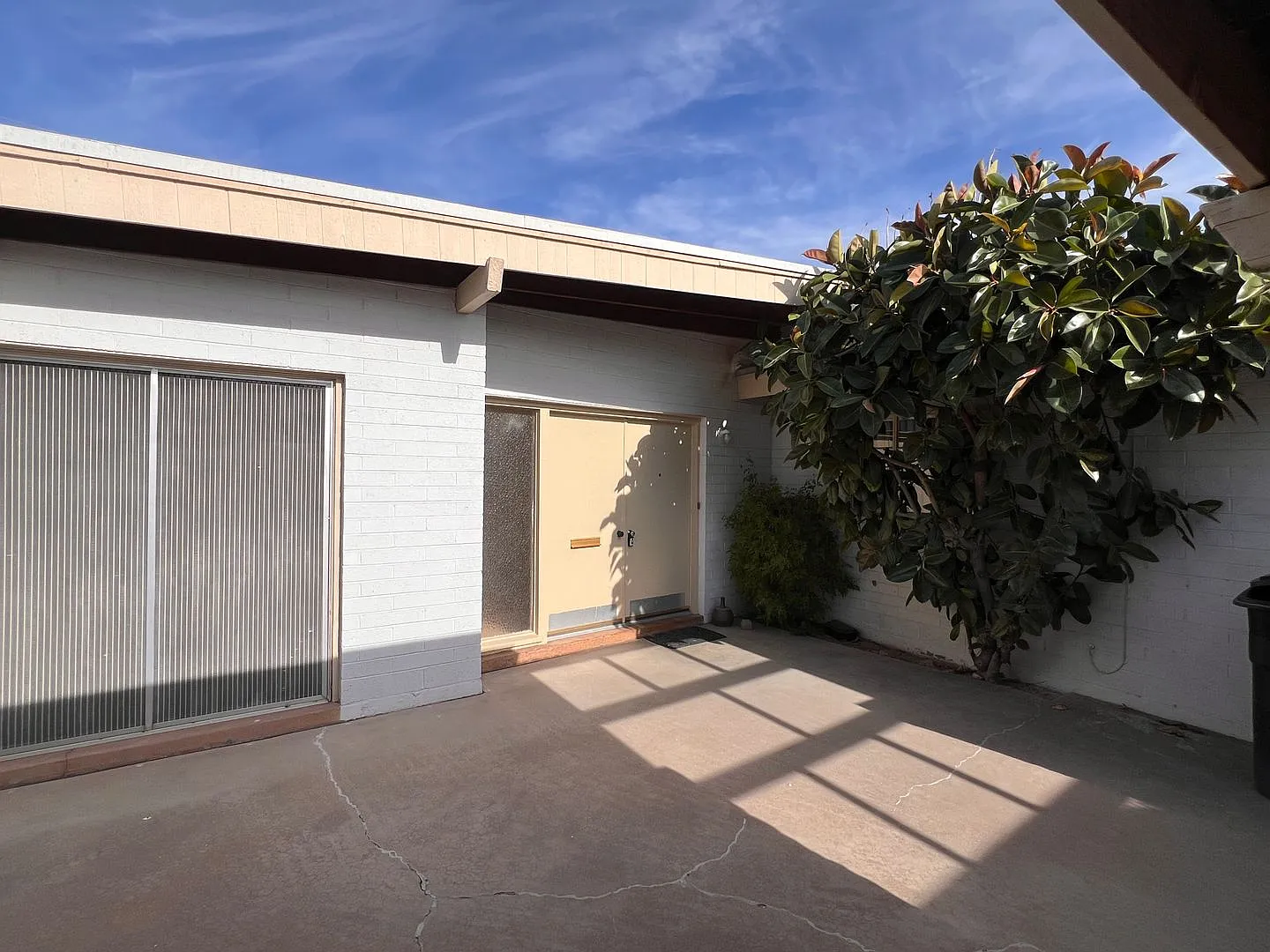 Scottsdale 4 Bed. 1.75 Bath located In Town & Country Division a Ralph Haver Home — Photo 2