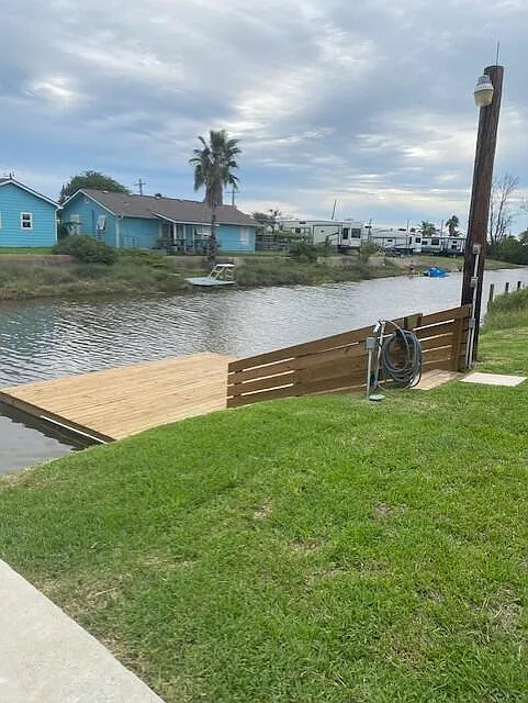 3 bed, 2.0 bath, 1300 sqft, $2,200 — Photo 2