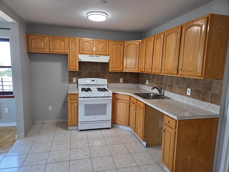 2401 Berg Ave — Photo 15