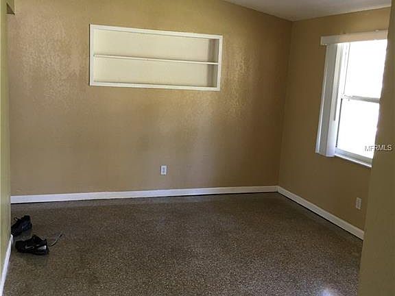 3rd image of 3002 Venice Way