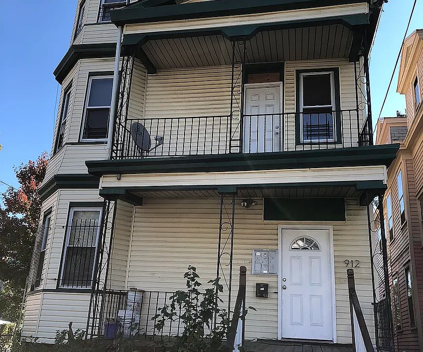 1st image of 912 S 19th St #22