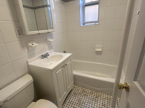 4th image of 146 Bay 13 St #C