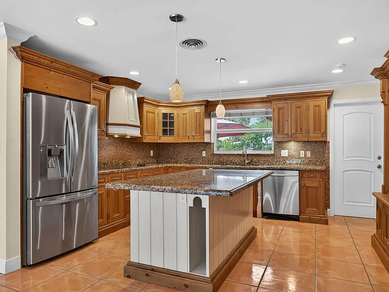 701 SW 5th St #701 — Photo 13