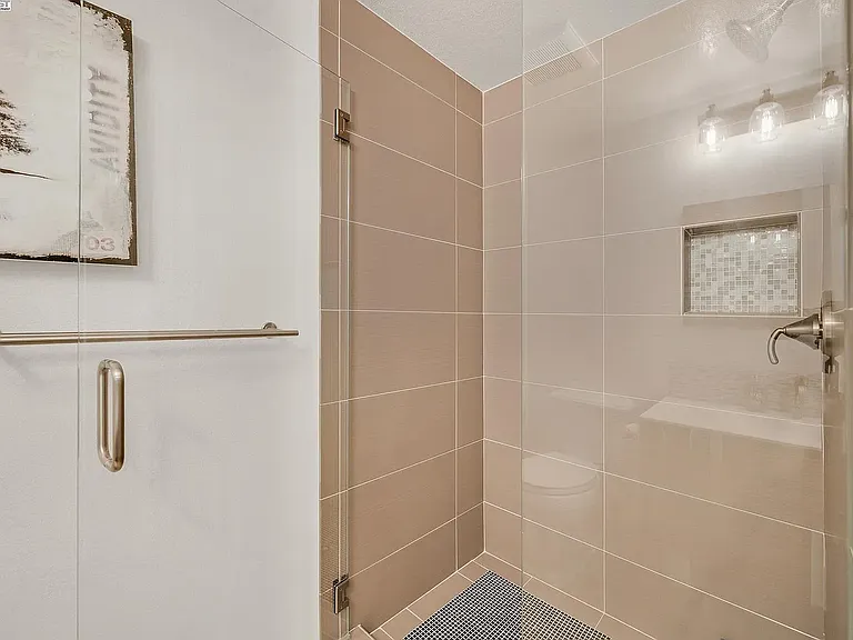 2571 Cherry Hills Dr — Photo 15
