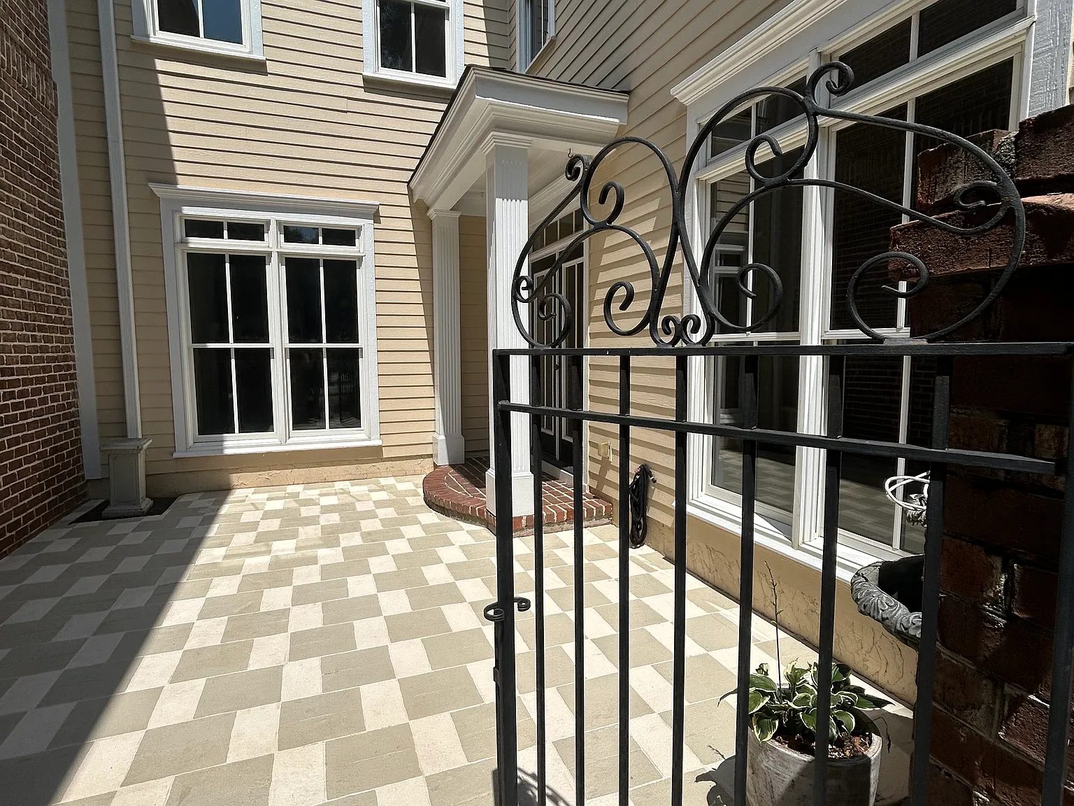 8 Rivoli Ln — Photo 4