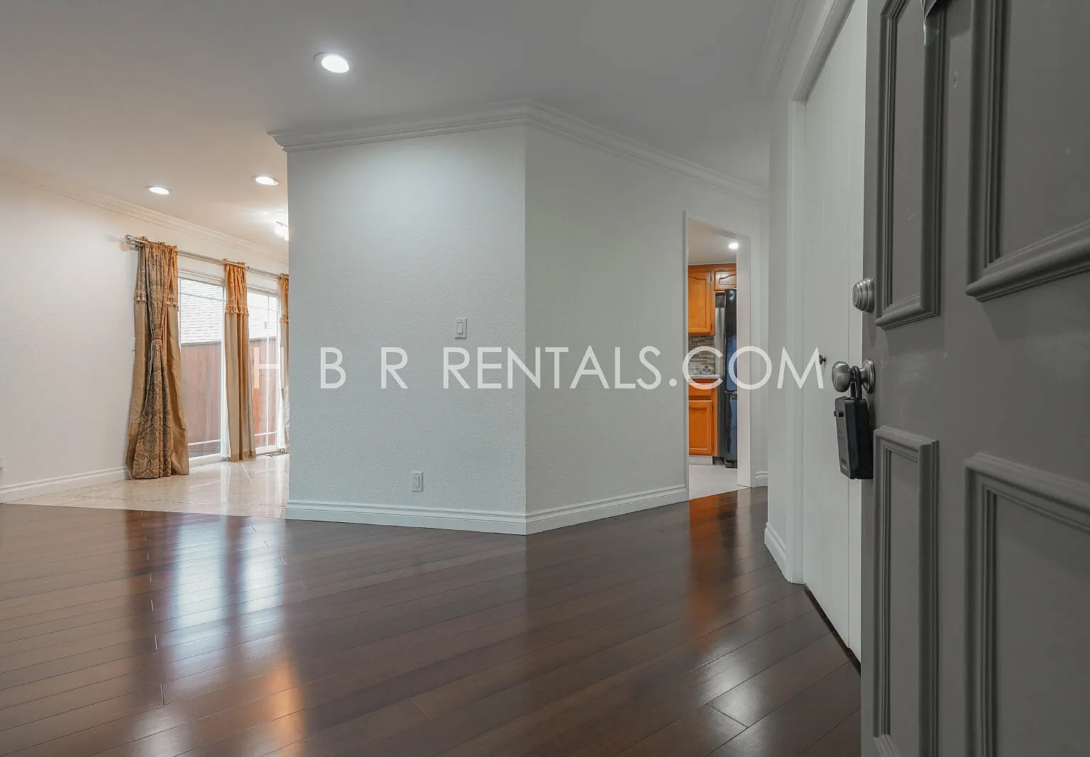 3 bed, 2.0 bath, 1229 sqft, $3,750 — Photo 4