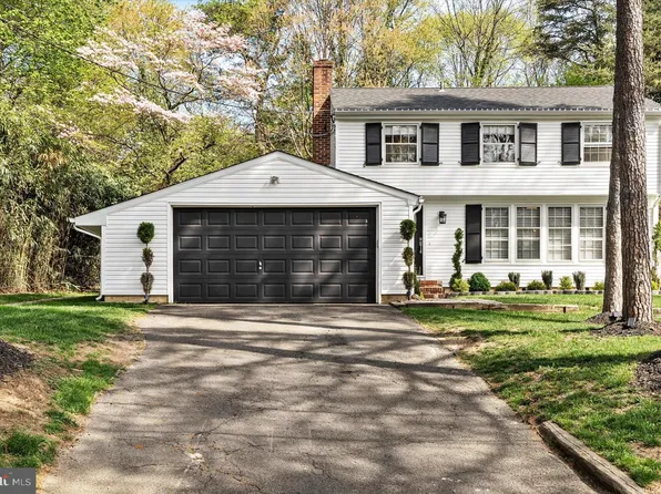 112 W Riding Rd, Cherry Hill, NJ 08003