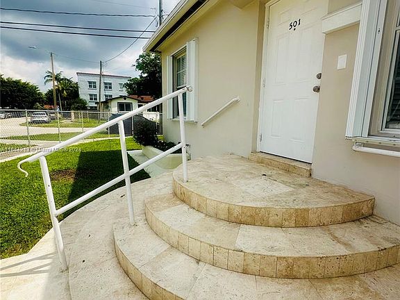 4th image of 503 SW 29th Ct