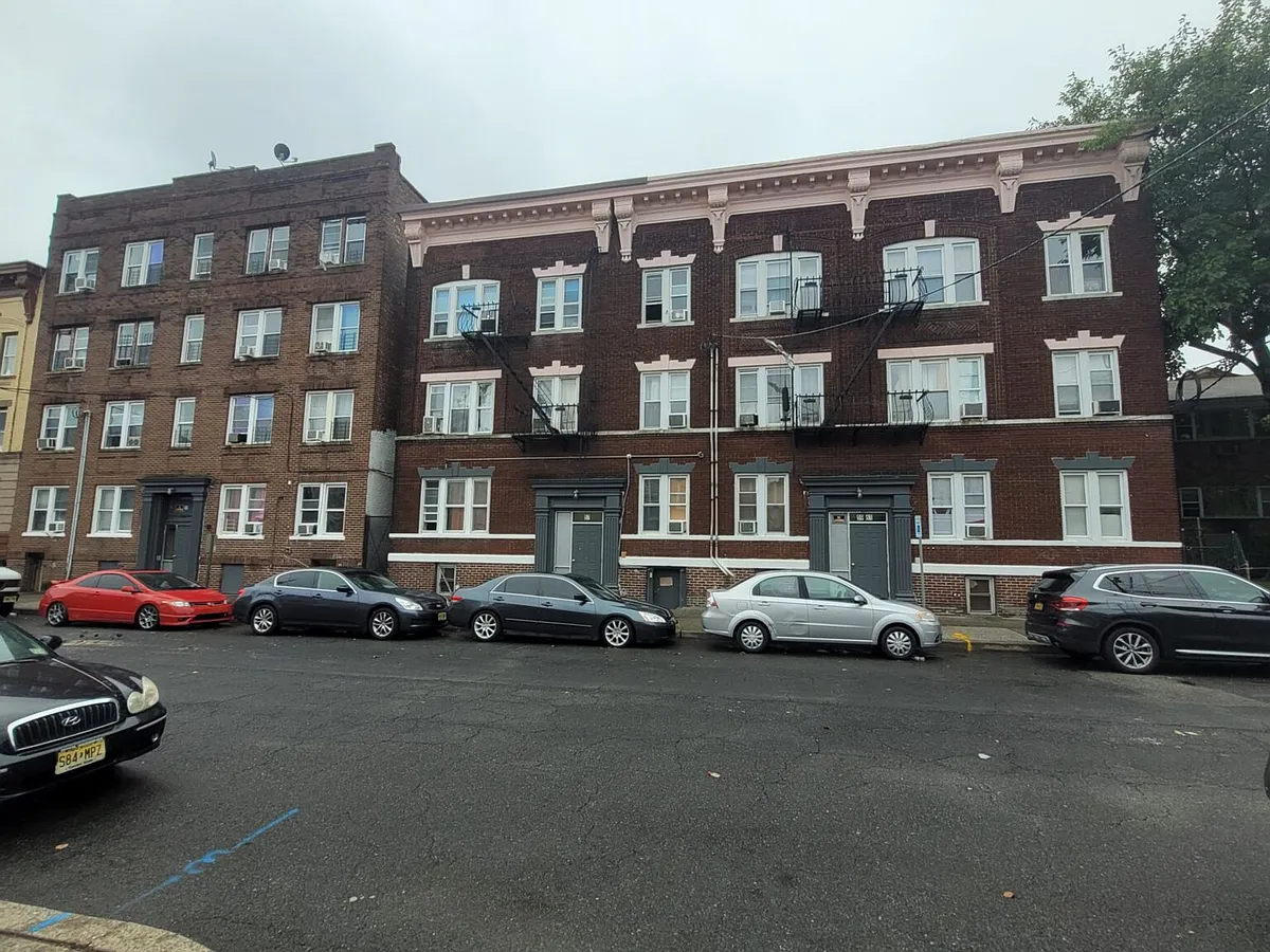 Building Photo - 53-55 Henry St #57