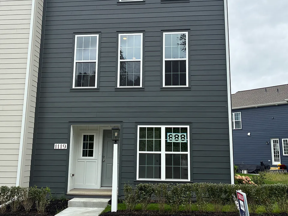1119 James St