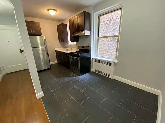 3rd image of 40 Woodruff Ave #1B