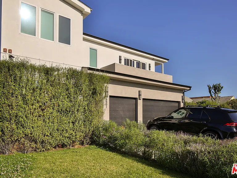 8501 Belford Ave — Photo 8